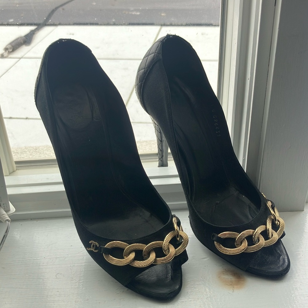 CHANEL Black and Gold Chain Heels